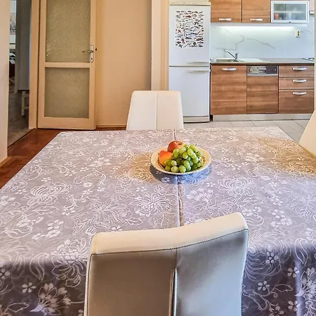 1 Bedroom Cozy Apartment In Zadar Exterior foto