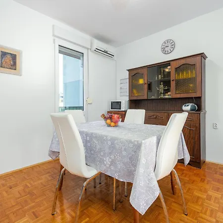 1 Bedroom Cozy Apartment In Zadar Exterior foto