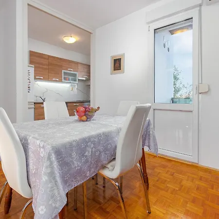 1 Bedroom Cozy Apartment In Zadar Exterior foto