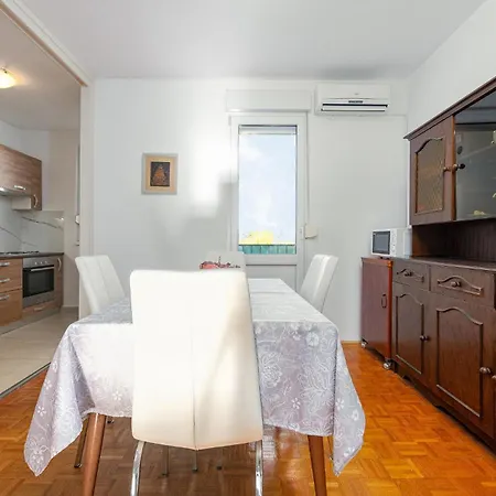 1 Bedroom Cozy Apartment In Zadar Exterior foto