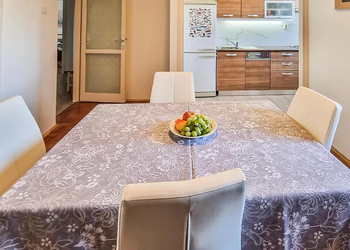 1 Bedroom Cozy Apartment In Zadar