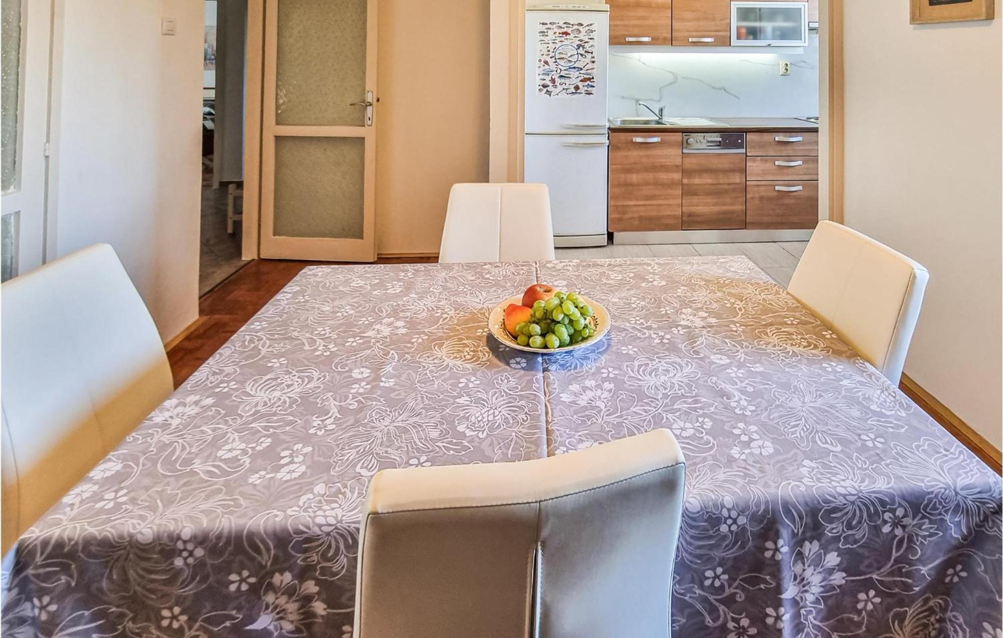 Apartment 1 Bedroom Cozy In