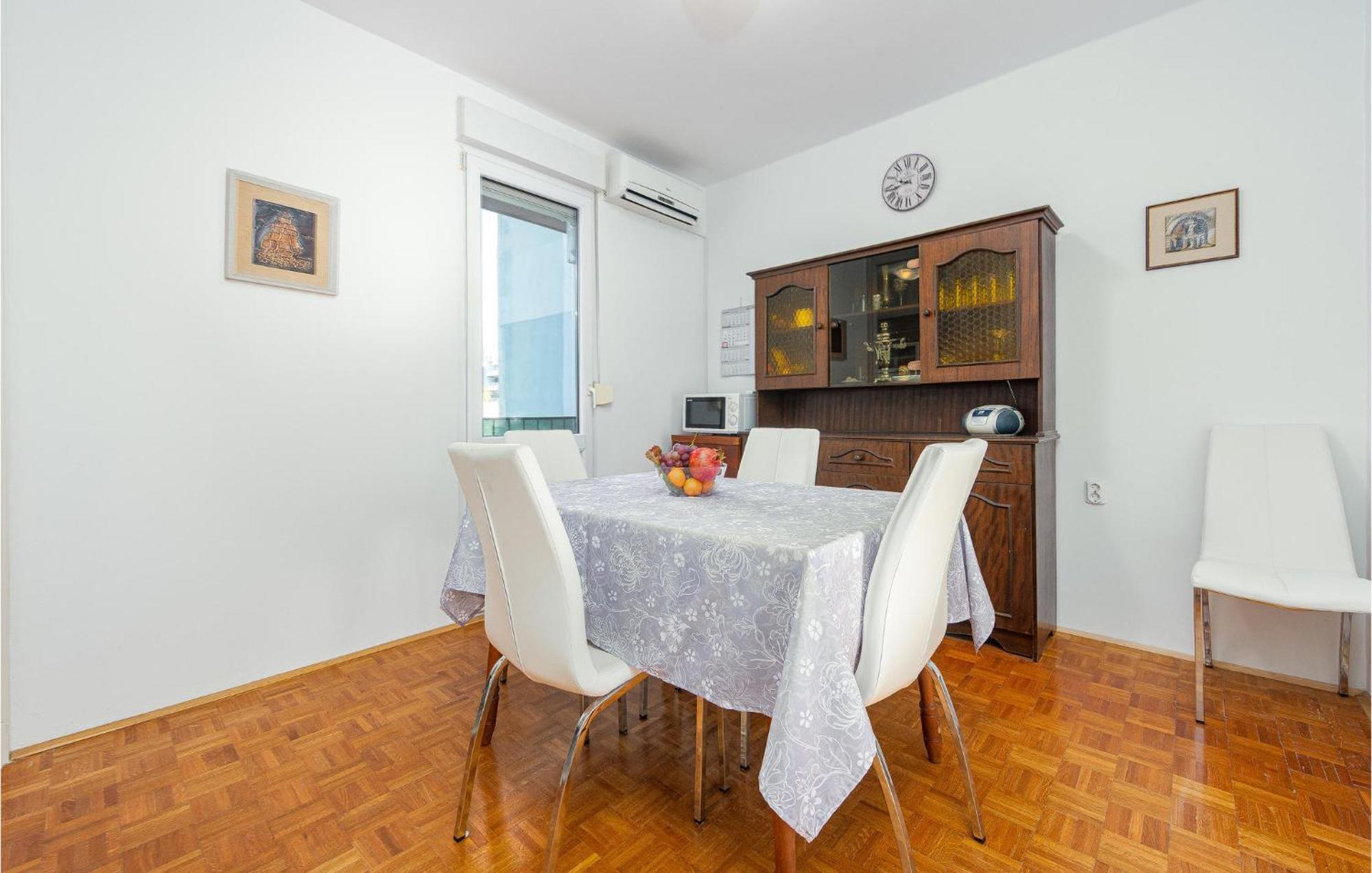 1 Bedroom Cozy In Apartment *