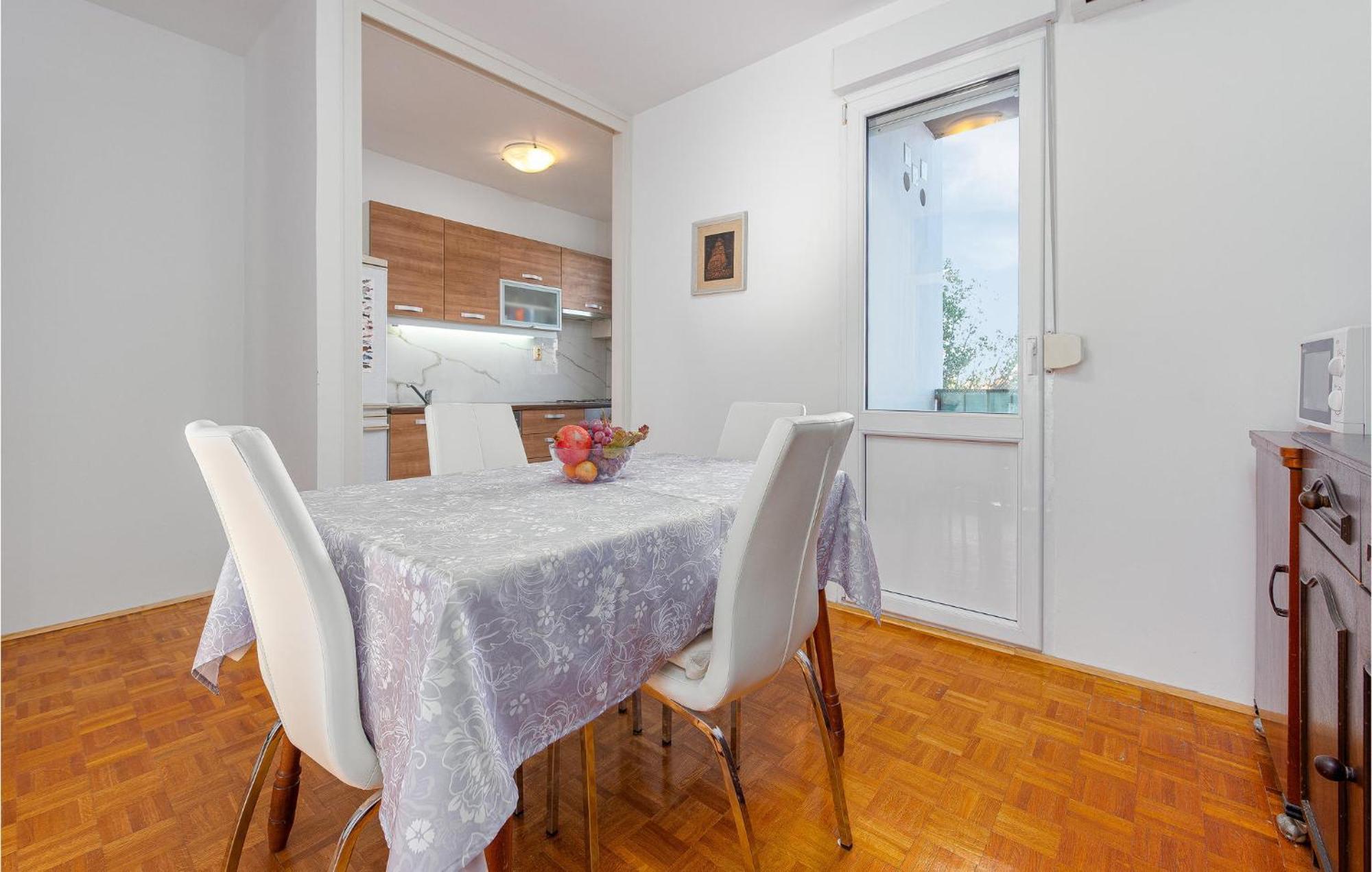 1 Bedroom Cozy In Apartment Zadar