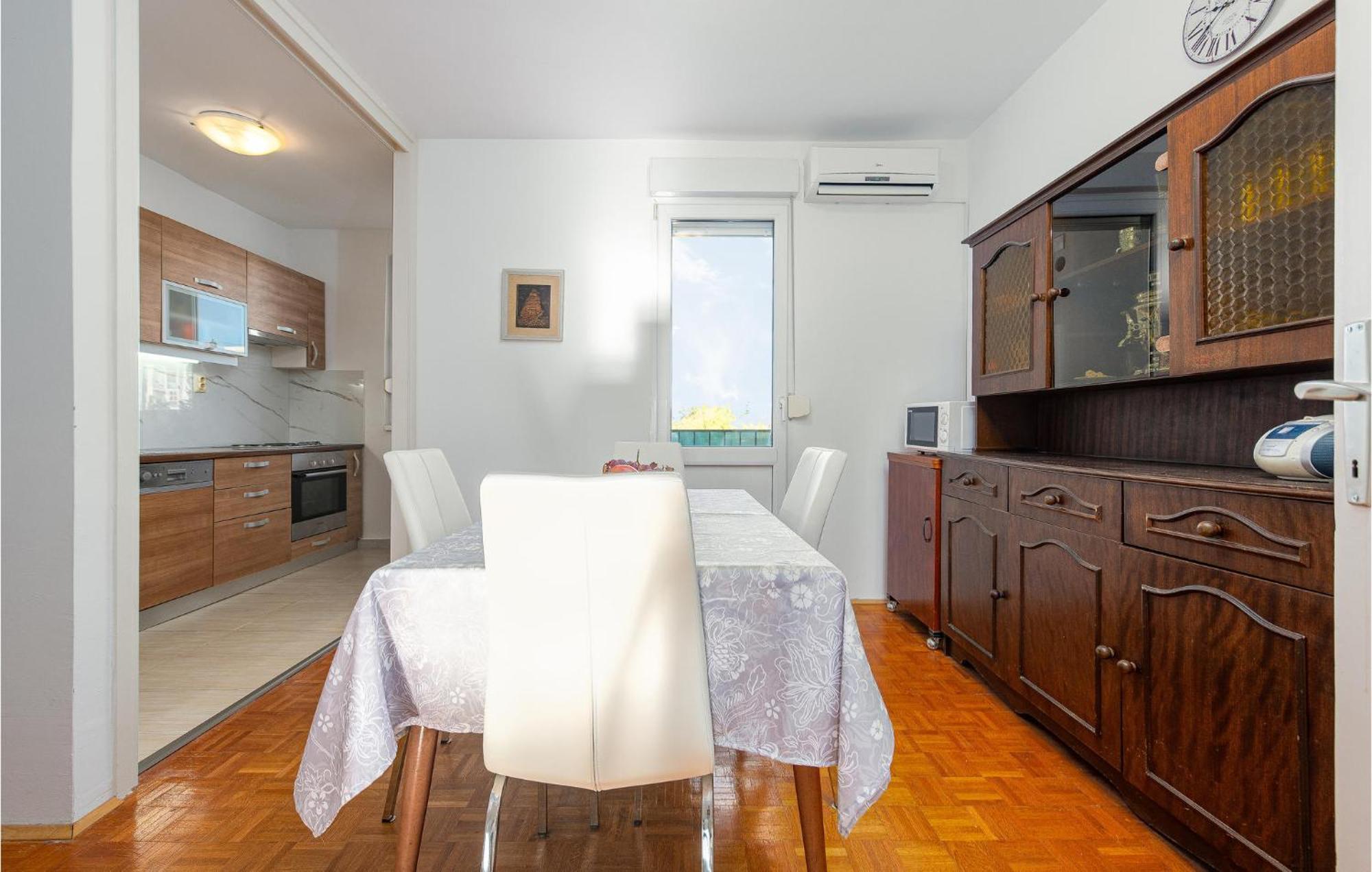 Apartment 1 Bedroom Cozy In