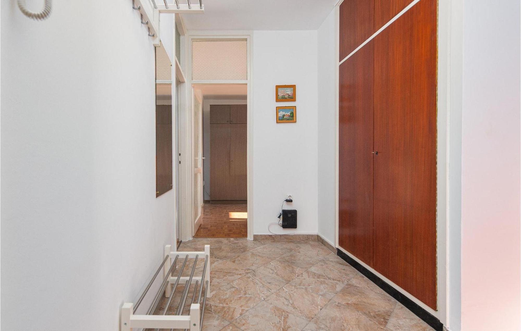 1 Bedroom Cozy In *